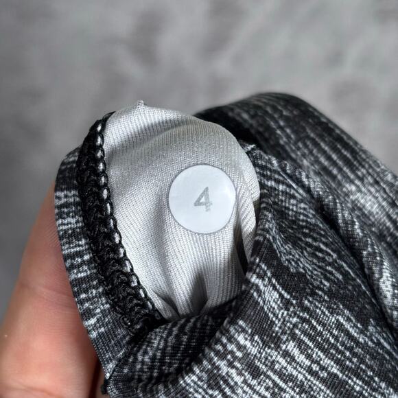 Lululemon Inspire Crop II Black White Space Dye Capri Leggings Size 4 - Picture 5 of 5